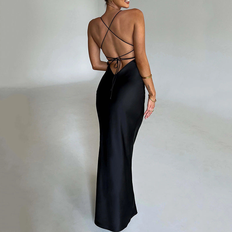 Vestido de satén con tirantes y espalda descubierta en color puro
