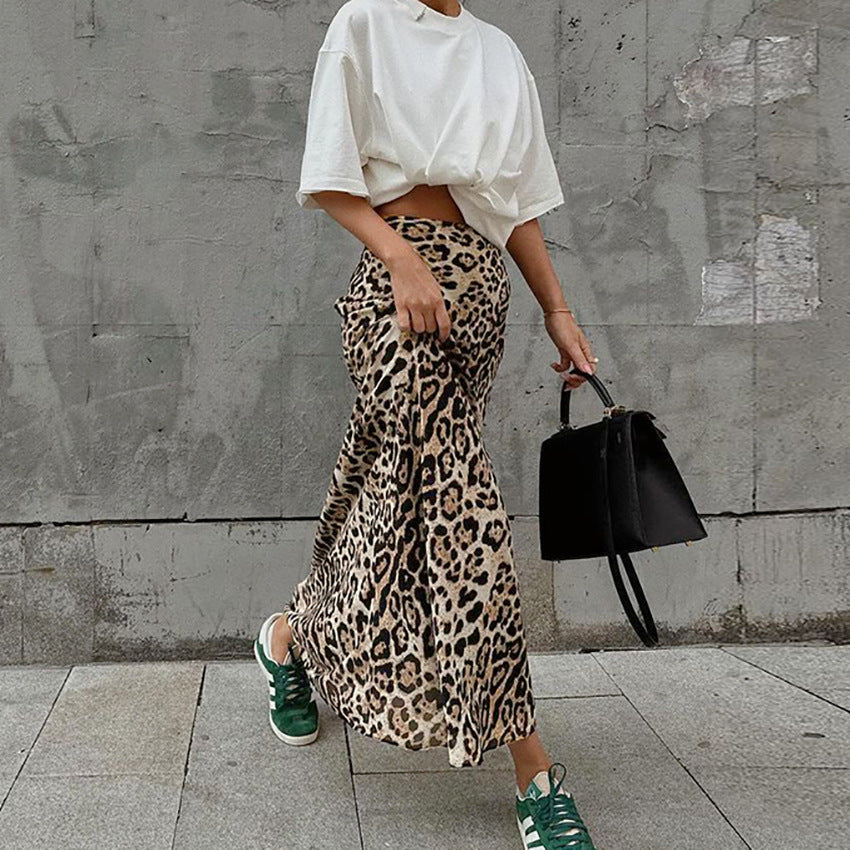 Falda larga en forma de A con estampado de leopardo marrón
