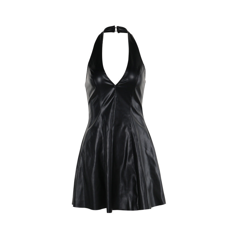 Vestido de cuero sin espalda