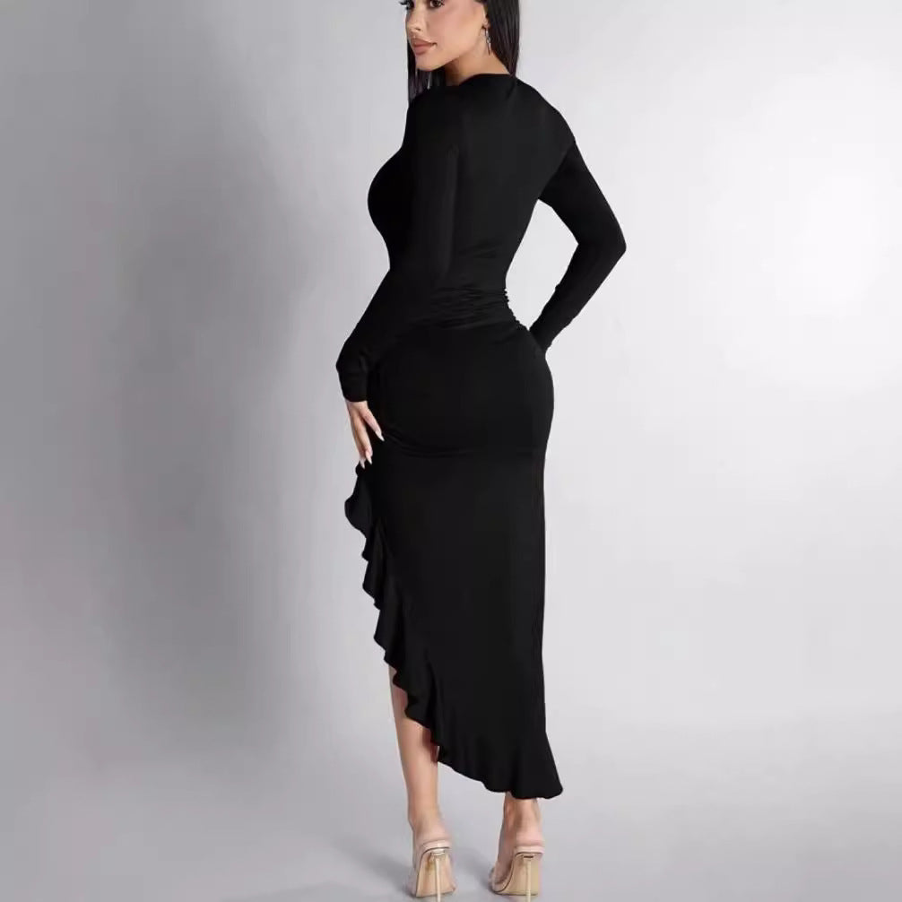 Vestido ajustado con volantes y abertura